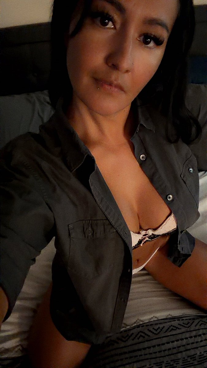 texasbarbie78's tweet photo. Sweet face, naughty intentions… 😏🔥 Come find out what happens when the shirt comes off. 💋 https://t.co/MgjVUQjbYG