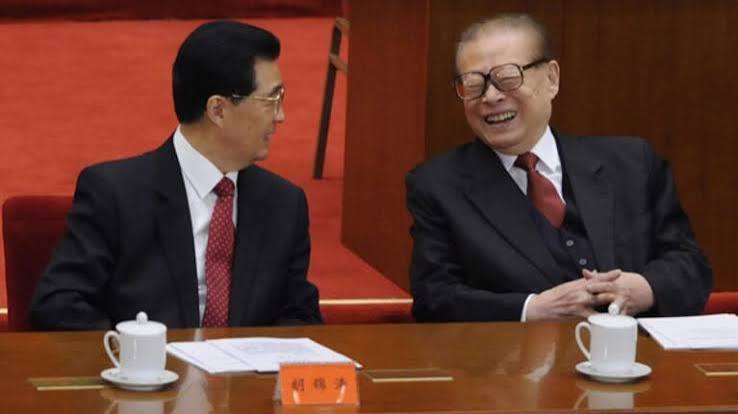 XulioRios's tweet photo. ¿Fue Jiang un "buen" o un "mal" dirigente? En verdad, la formulación correcta de la pregunta sería qué problema histórico resolvió y qué problemas dejó abiertos.
https://t.co/g6BOqN27UK https://t.co/jLMCXczNny
