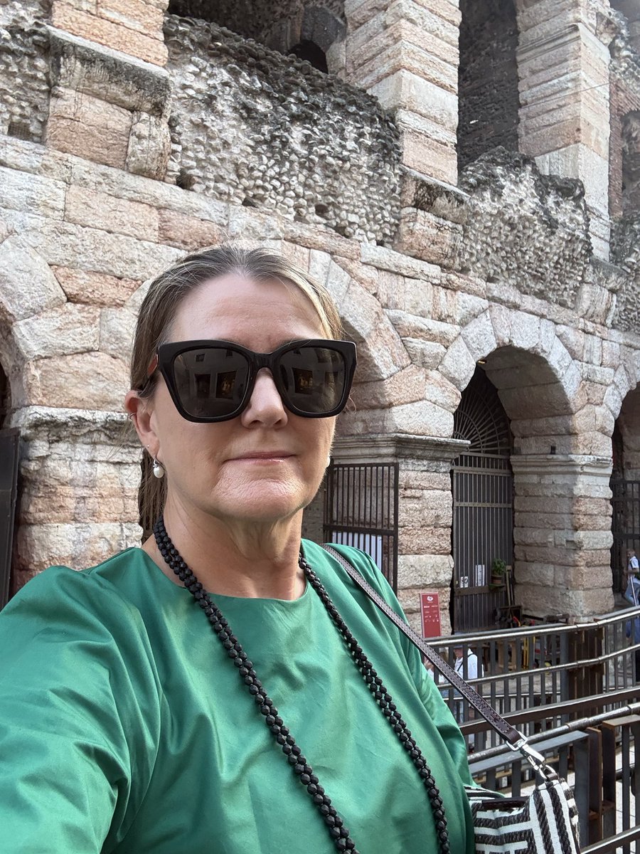 Elizabcullen's tweet photo. #Top4Theme #Top4Relaxing
๐ป๐ณ Swimming in Halong Bay
๐ณ๐ตEnjoying a beer with Sherpas and guides on the way back from Everest Base Camp
๐ฎ๐น Taking some friends on a boat on Lake Como
๐ฎ๐น Off to the opera at Verona
Share yours and tag @obligatraveler @travelstustring https://t.co/Faz81h0HjN