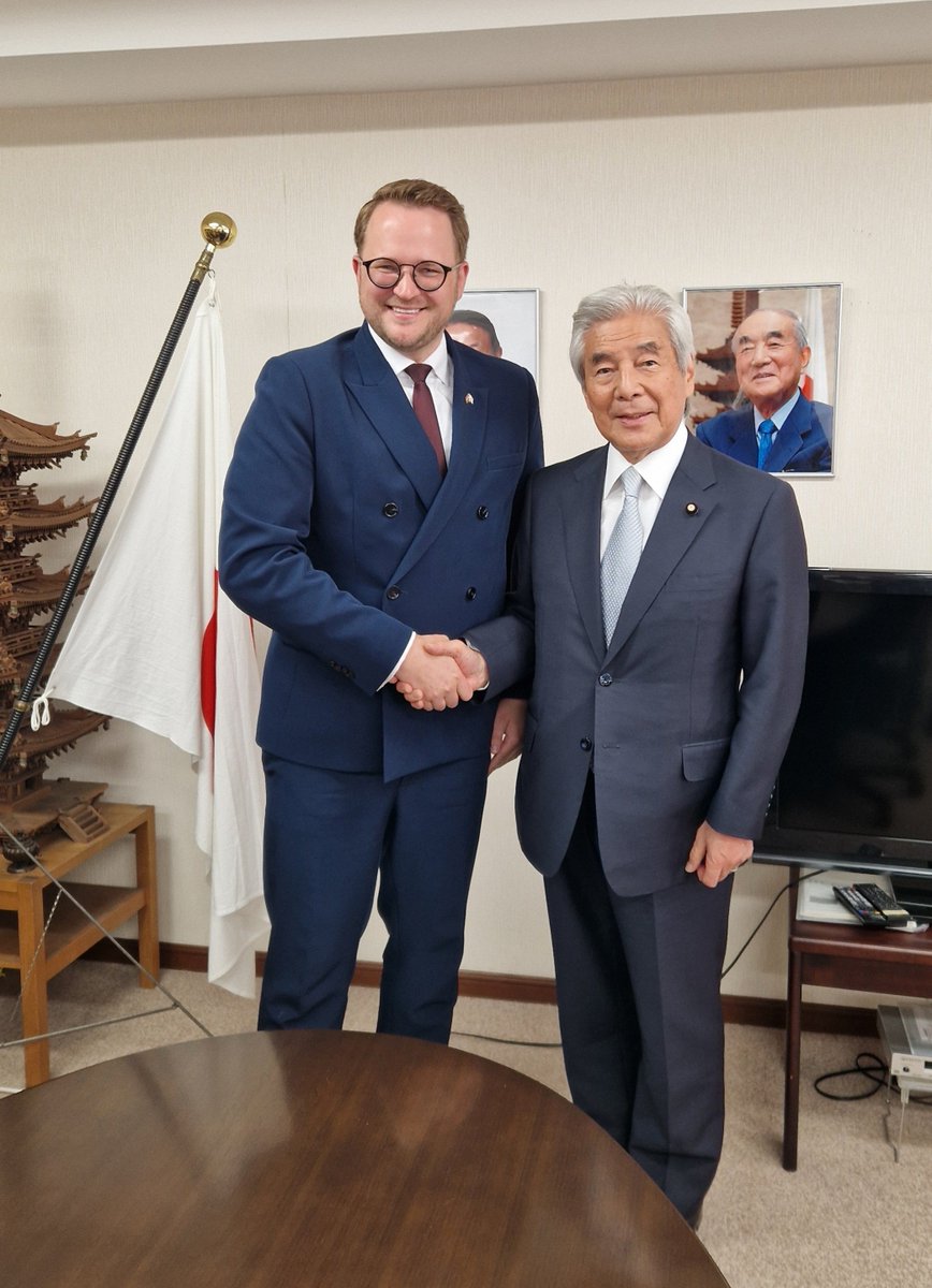 K_Krumholcs's tweet photo. 中曽根平和研究所にて、日・ラトビア友好議員連盟会長の中曽根弘文先生にお会いでき、大変光栄でした。🇱🇻🇯🇵
ラトビアと日本の戦略的パートナーシップをさらに深化させるため、政治・議会間対話の強化、経済協力のさらなる発展、そして両国に影響を及ぼす地政学・安全保障上の課題について意見を交わしました。
また、ラトビア側議連会長ライモンズ・ベルグマニス氏からの温かいご挨拶と、ラトビア訪問への招待もお伝えしました。
中曽根先生は、長年にわたるラトビアの大切な友人です。今回いただいた戦略的なご見識に深く感謝するとともに、🇱🇻🇯🇵関係をさらに発展させていく上で、今後とも中曽根先生の豊かなご経験とご助言をいただけることを願っています。