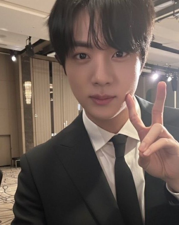 dailydolljin's tweet photo. https://t.co/FTfJjnzQw3