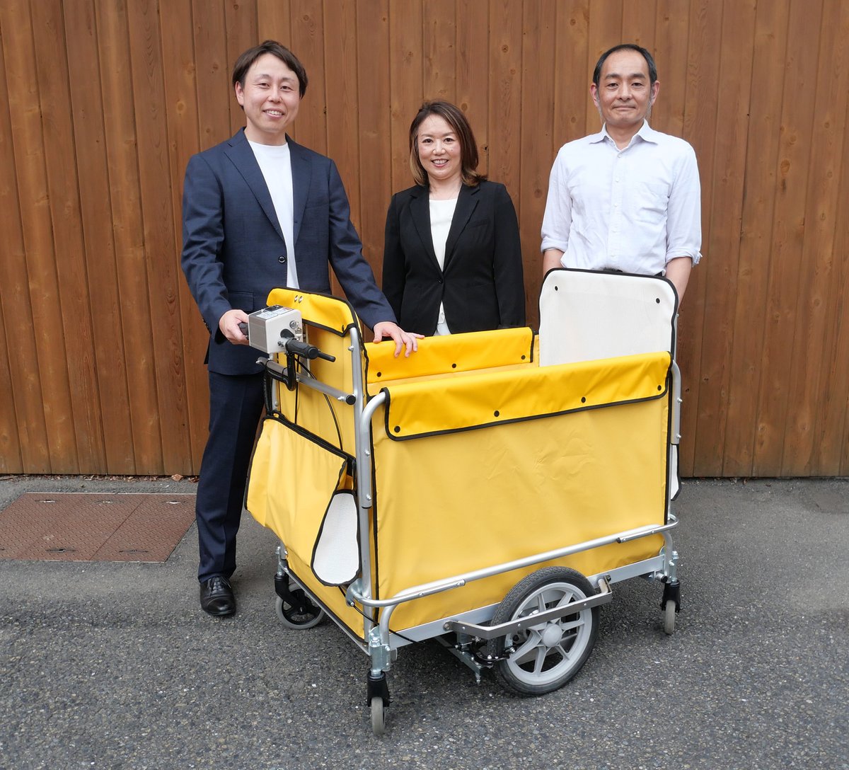 responsejp's tweet photo. ヤマハモーターエンジニアリング、保育現場の負担を軽減する「電動アシストお散歩カー」開発、9月受注開始へ
https://t.co/eS876o27gI

#ヤマハ https://t.co/t6oH0Z7isJ