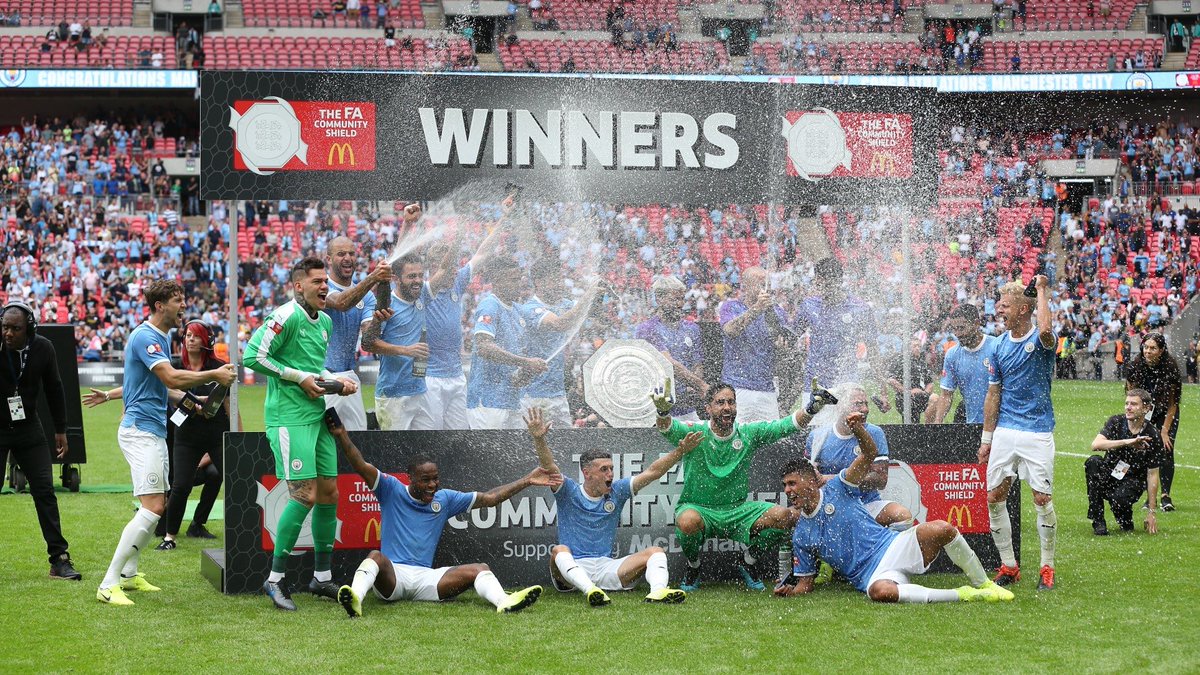 arsenalbabe_'s tweet photo. “Friendly game” 

🍾 🍾 😭😂😂 https://t.co/YHSWUGOuef