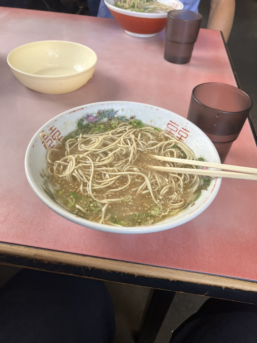 kenbou826's tweet photo. また突然帰ってきて
また突然博多駅近辺のホテル宿泊
また突然暇になり
また突然どうしようか考え出す

2ヶ月ぶりくらいに帰ってきたぜ福岡👍
でも明日明後日の晩は全くノープラン🤣
#地元帰ってきた 
#ノープラン https://t.co/gYksL7aSI2