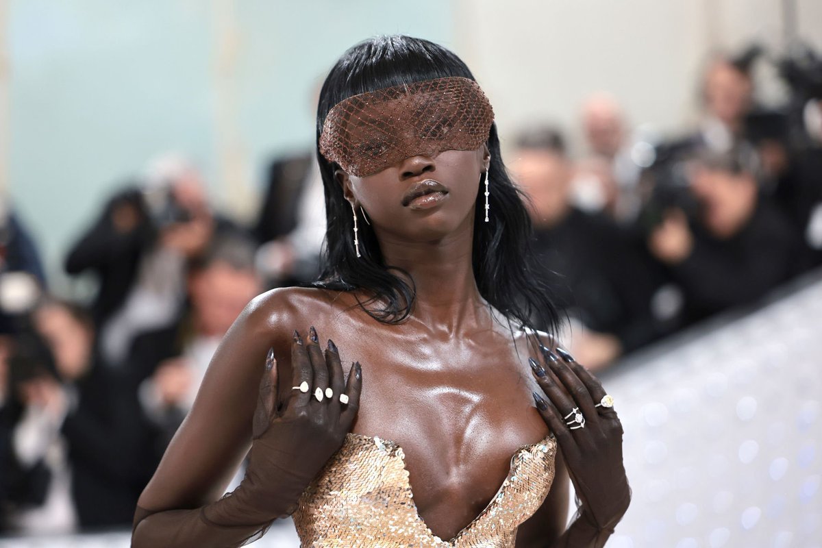 YaisArchive's tweet photo. The 2023 metgala outfit remains forever stunning with the eye mask, omg!!☺️😤 https://t.co/WuLCQUcdTD