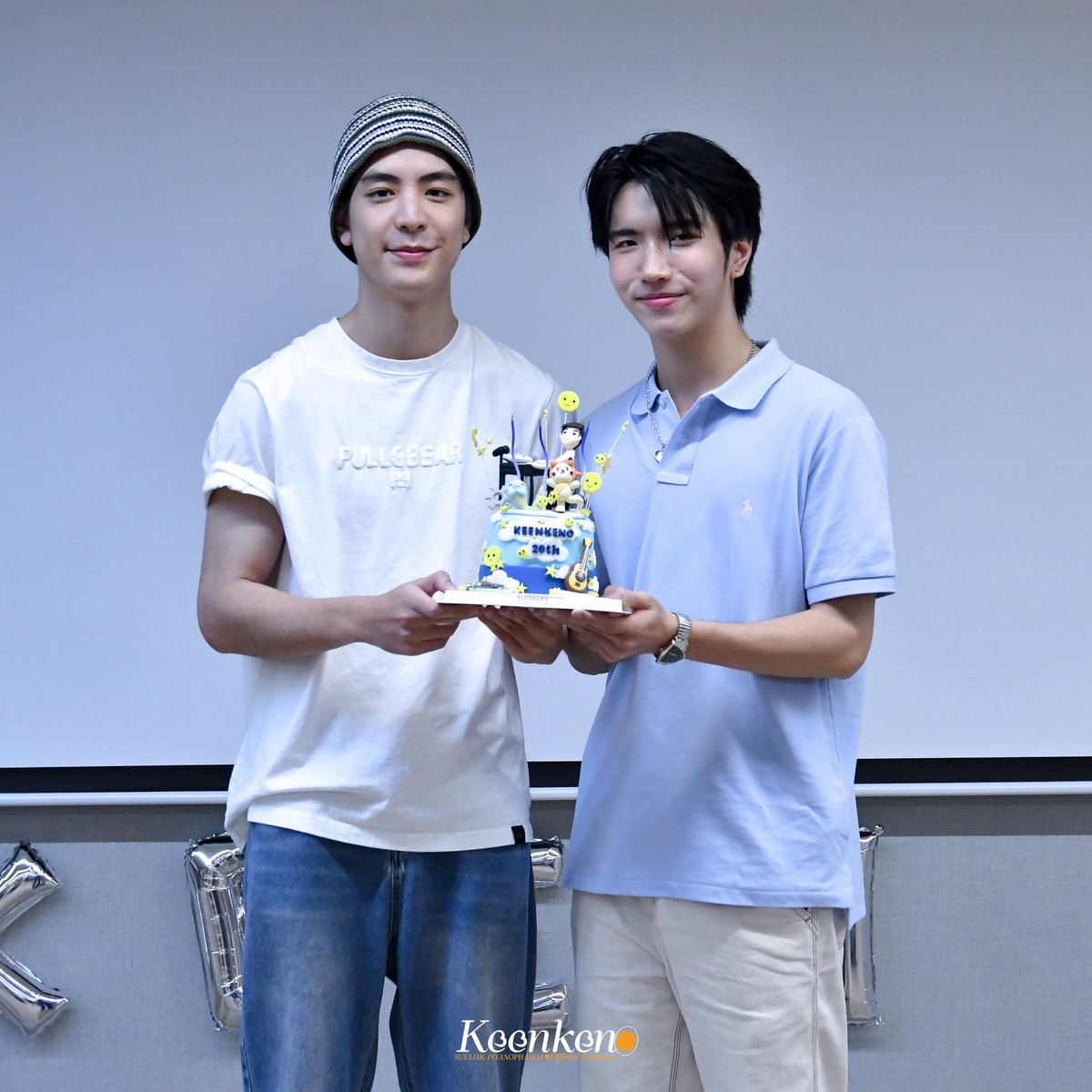 keenfanbaseTH's tweet photo. (🎂🕯️)

“เราจะเติบโตๆ ไปด้วยกัน”
“เดะพี่จะจับมือพาหนูไปพร้อมๆกันครับ” 

SHINE WITH LOVE ON KEEN DAY

#HappyKeen21stBDay
#keenkeno , @keenkeno_sp
#SeaKeen #ซีคีน https://t.co/PgHGnWt2Br