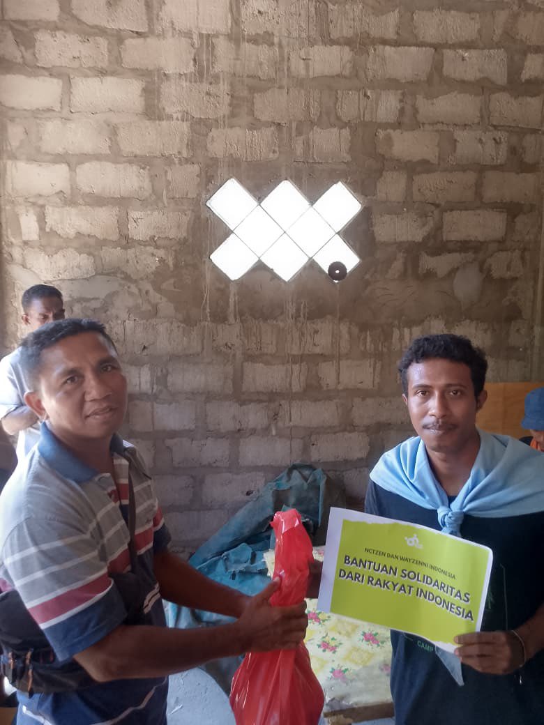 greencitzen's tweet photo. Hari ini tim NCTzen Humanity dibantu dengan relawan lokal meneruskan bantuan dari teman-teman kepada masyarakat Pulau Palue. https://t.co/iMxgp0fiZL