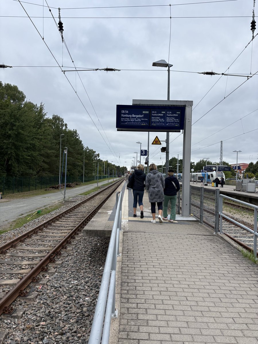 NordlichtRuegen's tweet photo. #Hamburg oder #Frankfurt … Bahnhof #Ostseebad #Binz auf #Rügen … https://t.co/MUDgT4MOCG