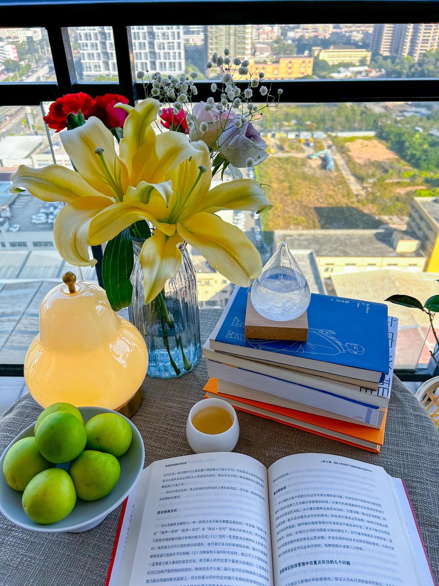 KaouraneT's tweet photo. Just finished my iced latte and a good book—this slow Sunday afternoon hits different. https://t.co/3BA7Q4fGK8