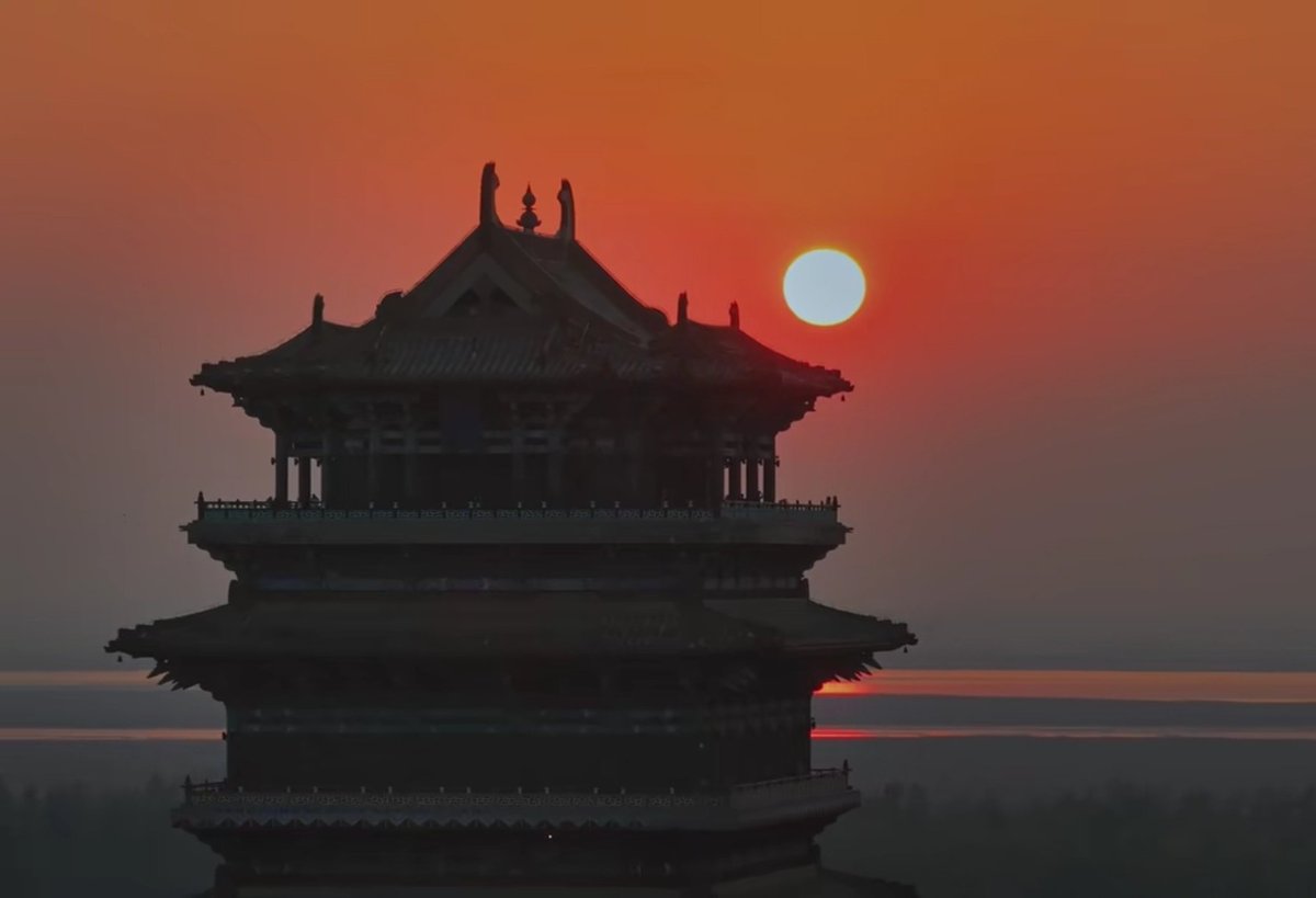 ihai2017's tweet photo. 鹳雀楼｜欲穷千里目，更上一层楼。
To gaze a thousand miles across the distant ground;
Climb yet another floor, new vistas to be found.
#StorkTower #ChinesePoetry #FourGreatTowers https://t.co/zaLWiJkC0L