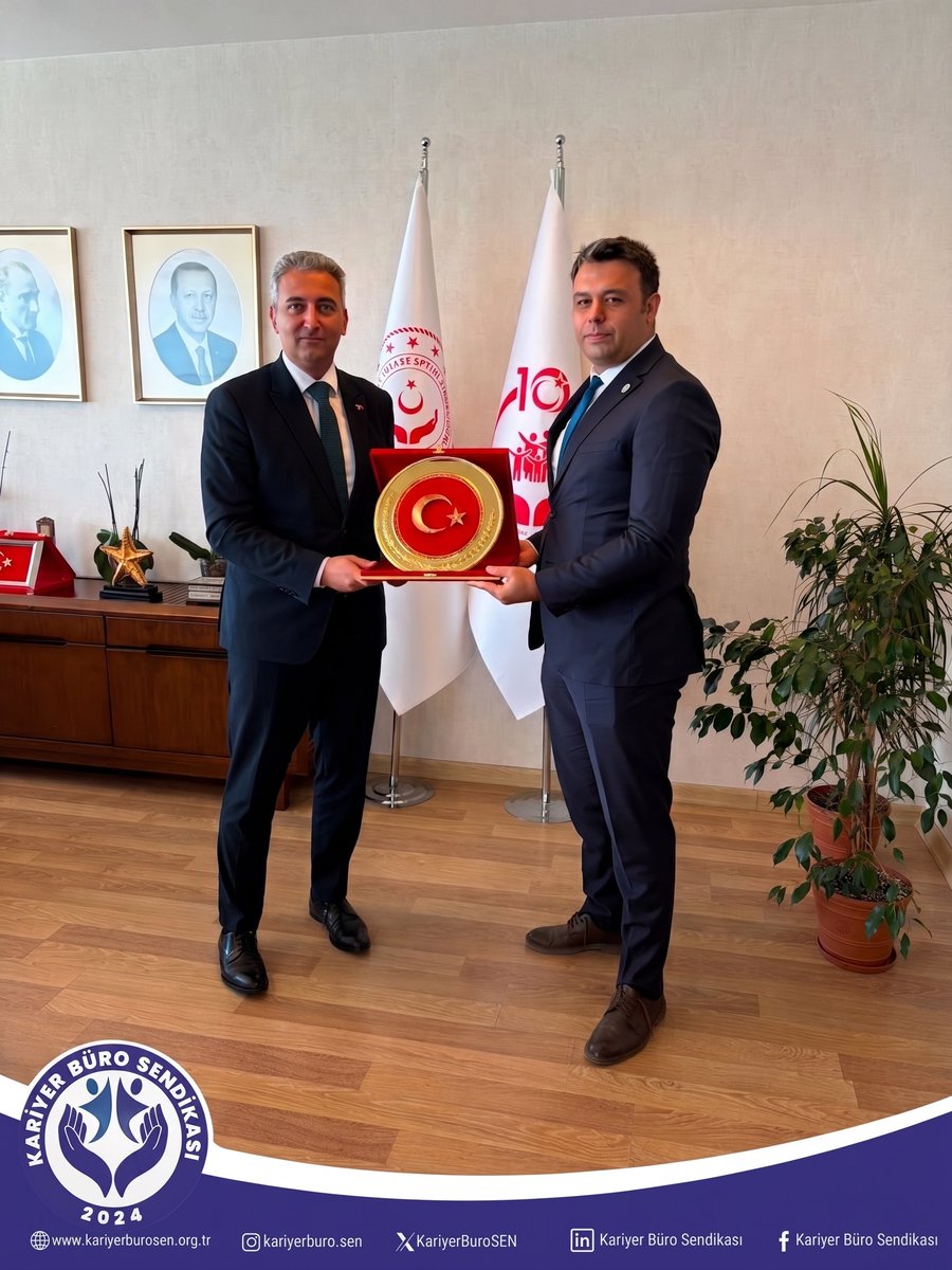 KariyerBuroSEN's tweet photo. “81 Defterdarlıkta 81 Kreş” Projemiz Kapsamında Bakanlıkta Önemli Temas!
Kariyer Büro Sendikası heyetimiz, Gelir İdaresi Başkanlığı bünyesinde görev yapan meslektaşlarımızın refahı için hazırladığımız “81 Defterdarlıkta 81 Kreş: Aile Dostu Kurum Modeli” projemiz kapsamında Aile ve Sosyal Hizmetler Bakanlığı Çocuk Hizmetleri Genel Müdürlüğü Yöneticileri ile bir araya gelmiştir.
Genel Başkan Yardımcılarımız Seval EKİCİ ve Aykut EMİRAHMET ile Ankara 1 Nolu Şube Başkan Yardımcılarımız Fatma ÖZCAN ve Uğur BİLGİÇ’ten oluşan heyetimiz;

🔹 Çocuk Hizmetleri Genel Müdürü Sayın Hasan Basri ALAGÖZ,
🔹 Erken Çocukluk ve Gündüzlü Hizmetler Daire Başkanı Sayın Sürüye KUTAN,
🔹 Yönetim Hizmetleri Daire Başkanı Sayın Meliha DOĞAN
ile kapsamlı bir istişare toplantısı gerçekleştirmiştir.

Toplantıda;
🔸 Gelir İdaresi personelimizin %40,7'sinin mesleğin ilk 10 yılında bulunduğu ve genç çalışan profilimizin kreş ihtiyacı,
🔸 Güncellenen mevzuat kapsamında, müstakil kurum kreşi, ortak kamu kreşi ve bölgesel kreş modelleri,
🔸 2026–2035 Aile ve Nüfus On Yılı vizyonu doğrultusunda 81 ilde atılacak adımlar ve pilot modeller,
hakkında fikir alışverişinde bulunulmuştur. 

Nazik kabulleri ve yapıcı yaklaşımları için Sayın Genel Müdürümüze ve Daire Başkanlarımıza teşekkür ederiz.

81 Defterdarlıkta ve diğer kurumlarda görev yapan tüm meslektaşlarımız adına sürecin kararlılıkla takipçisi olmaya devam edeceğiz.

#KariyerBüroSendikası #81Defterdarlıkta81Kreş