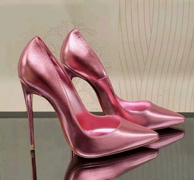 _littlemeadow's tweet photo. dior pink heels https://t.co/VtezsHGOWN