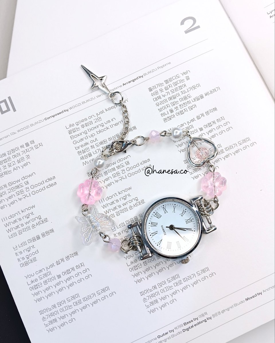 hanesaccessory's tweet photo. @womanfeeds_id wts watch beaded bracelet 👀✨
💰 50k-85k
🌧️ dom bogor 
✅ custom size | custom design 
Cocok untuk kado
˚˖𓍢ִ everything u need is right here. 🎀✨
https://t.co/VUeWBRRdbU https://t.co/KBd1NueXXL