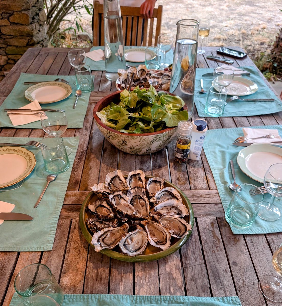 stackhodler's tweet photo. Make 2 or 3 good investment decisions a year max

Buy irrational panic on quality assets
Occasionally harvest euphoria

Ignore the charts in between.

Rest of your time build family, work your craft, and max out vitamin D levels

Also oysters.

Most people overlook this part.

Slug loads of oysters whenever the opportunity arises. 

+ Une bouteille de Chablis

Finish with beef tartare for optimal results.

Do this and you cannot fail.