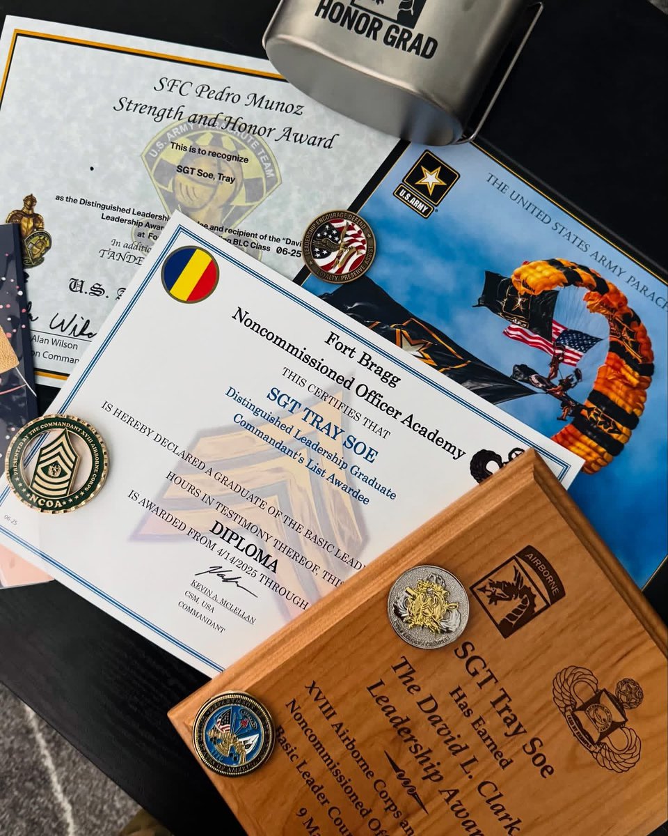 Icetraysoe's tweet photo. Proud to be USA 🇺🇸  military. 
It's a long journey. 
#nsfwtwtًً 
#usa 
#support 
#military https://t.co/YNvYEShyso
