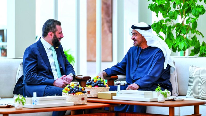 MFDuae's tweet photo. 🇸🇾 🇦🇪 | استثمار موانئ دبي العالمية بميناء طرطوس ينتقل إلى مرحلة حصد النتائج مع وصول ثلاث رافعات سترفع طاقة مناولة الشحن 40%.

الإمارات دخلت مبكراً في إعادة البناء الاقتصادي لسوريا، ما سيسهم بشكل واضح في خدمة نمو اقتصاد سوريا الجديدة وانفتاحه على الأسواق الإقليمية والعالمية. https://t.co/W0lqIhKaZw