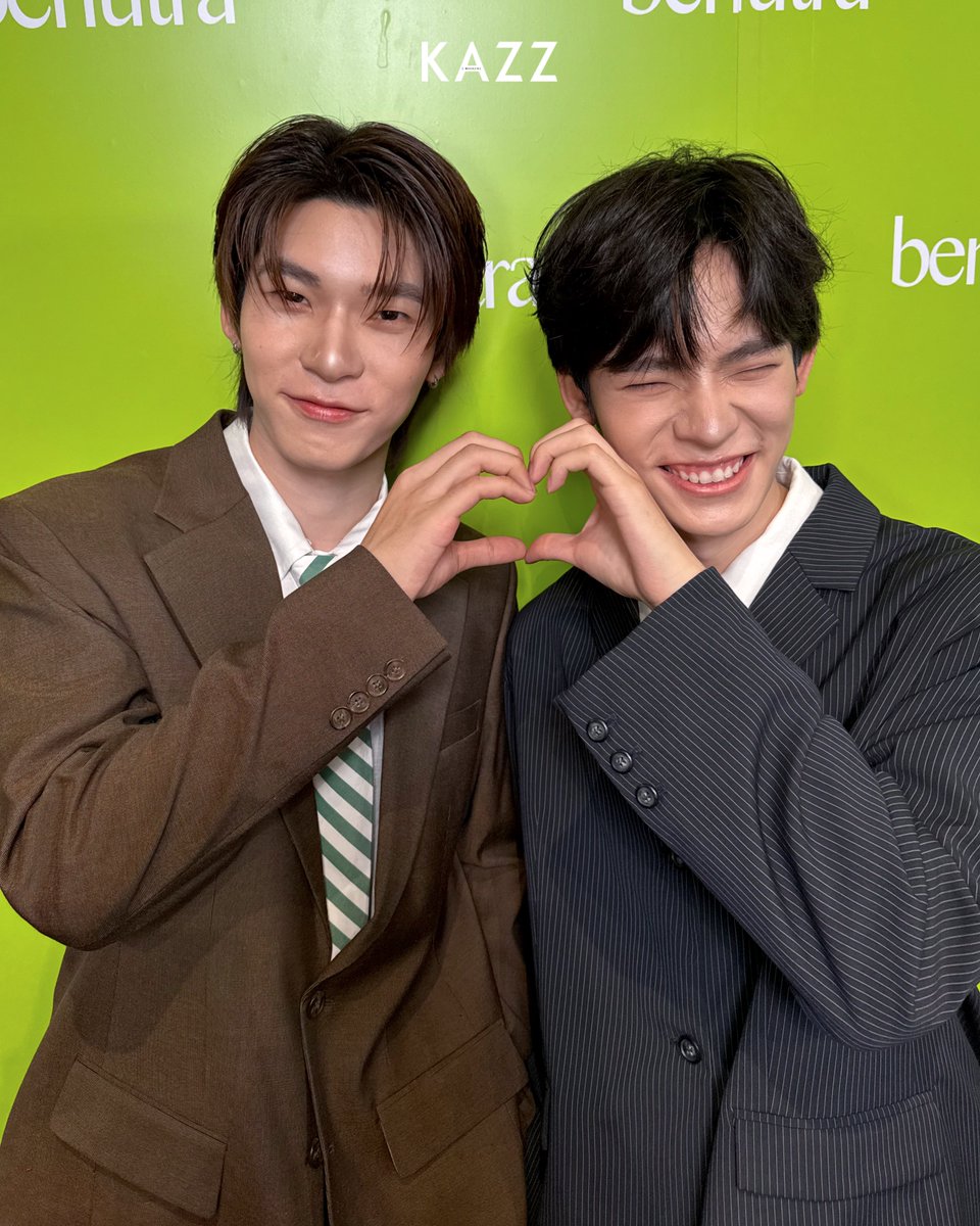 Kazzmagazine's tweet photo. ‘ตี๋ตี๋ - ป๋อ’ รายงานตัวครับ! พบกันในงาน "Benutra x TeeTeePor Face to Face Fan Sign Boxset" นะครับ 💚

TTP BE WINNER
#TeeTeePorSignBenutraBoxset
#BenutraxTeeTeePor
#KAZZMAGAZINE https://t.co/Xa8f5l17gI