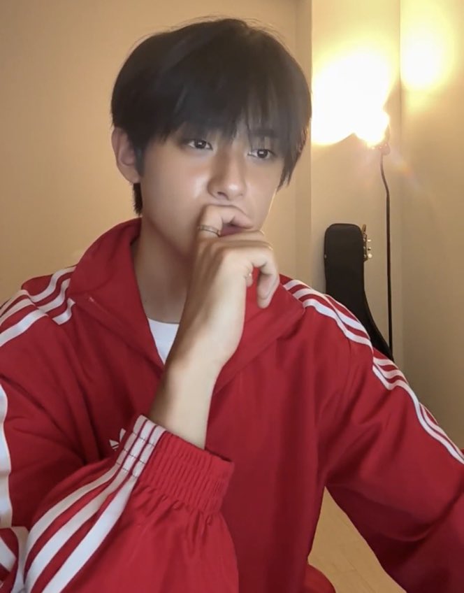 itsminkyu's tweet photo. Taking a break to greet everyone online. So, hello, hooman and hooman’t. https://t.co/R38nDb7bm1