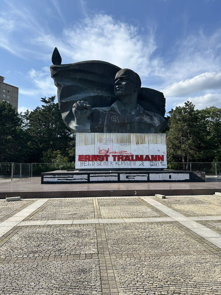 oscardravn's tweet photo. @mikkel_314 Besøgte hans statue i Berlin for 2 uger siden. https://t.co/hPRAQaT6yN