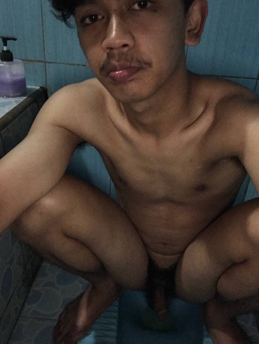sukakamu207's tweet photo. Punya temen klo ngepap gapernah bener.. mana udh punya cewe, beruntung bgt cwenya🔥 https://t.co/bCuFTjO6Gf