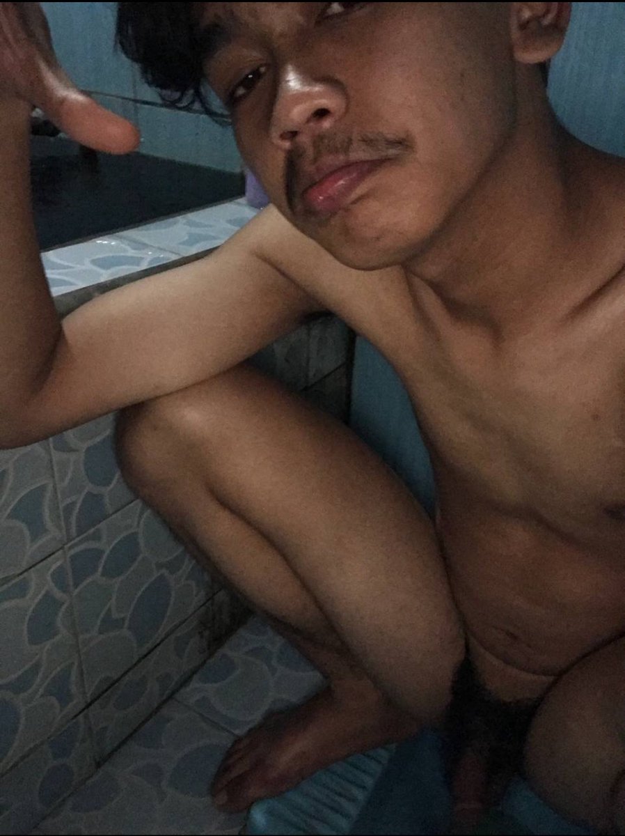 sukakamu207's tweet photo. Punya temen klo ngepap gapernah bener.. mana udh punya cewe, beruntung bgt cwenya🔥 https://t.co/bCuFTjO6Gf