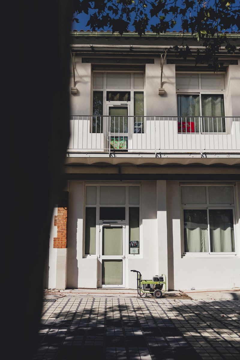 marseille's tweet photo. 👷 Cet été, la Ville a investit 130 000 € au sein de l'école Mazargues Centre (9e) pour désimperméabiliser la cour et éviter les inondations. 

+d'infos sur les travaux du quotidien effectués pour offrir les meilleures conditions d’accueil : https://t.co/3U0l1GSq5Q https://t.co/uAiquKy8OP