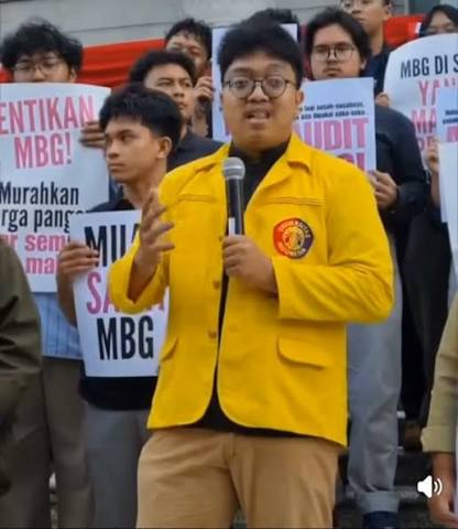 mmaryasir's tweet photo. Btw itu yg diambil sama polisi namanya Hafidz Haernanda, beliau Koordinator Bidang Sosial Politik BEM UI 2026. Polisi kayaknya emang udah ngincer karena dia vokal dan beberapa kali jg di TV.

Tolong yg di lapangan update kabarnya terus ya 🙏🙏 https://t.co/pTsSMQ4LE5