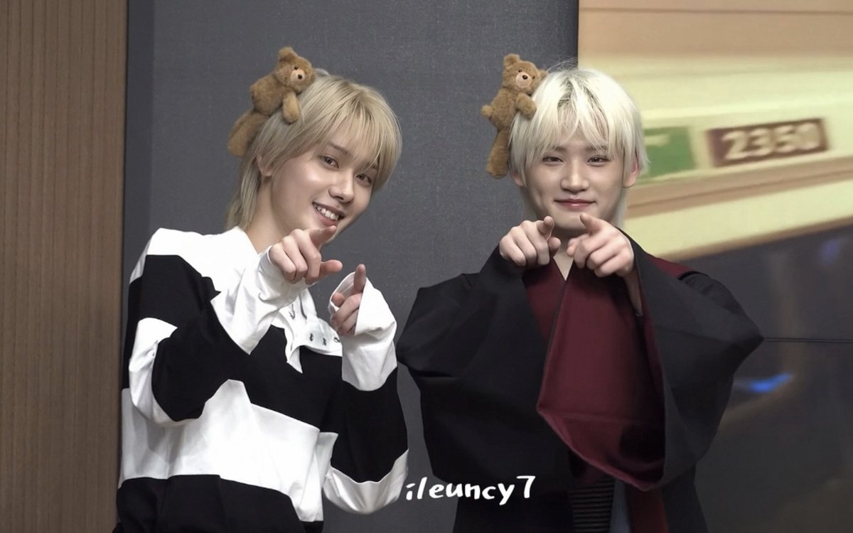 ileuncy7's tweet photo. 은빈 경욱 머리 위 폭닥 곰돌이🧸🤍

#은빈 #Eunbin #경욱 #Kyunguk #에스플릿 #Splayit https://t.co/4pNBEafPh9