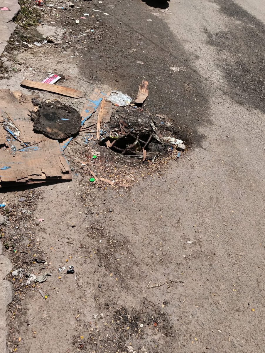 RajanBoopathy's tweet photo. @chennaicorp 
@sameerangs 
Ward 94 zone 08 
In 4th main road sidco nagar Villivakkam Storm water Chamber damaged kindly sort out this issue https://t.co/yaYaNtEL0E