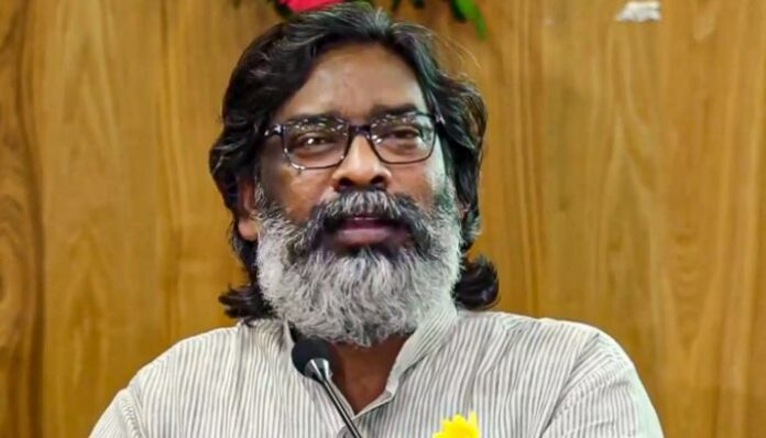 OpIndia_com's tweet photo. No azadi slogans, Hinduphobia, abuses or stone pelting: How Jharkhand student protests achieved success without going the CJP way.

https://t.co/70jSVP68LY

@Divya_Bharti13 explains the difference in the conduct of Jharkhand student protestors and CJP 'cockroaches'. https://t.co/kYNw3h9hyV