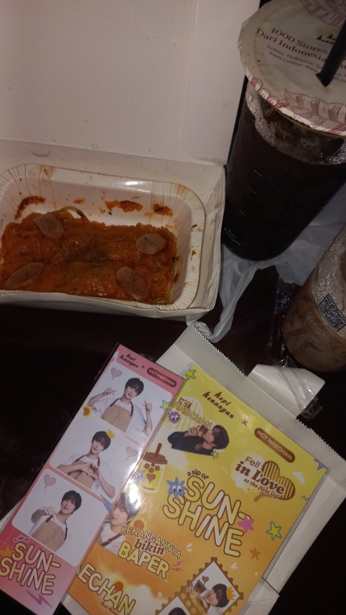 mysunshinelee13's tweet photo. Akhirnyaaa bisa ikut meramaikan jugaa + di traktir kaka tiba2🥰. Sayang bangett ga dapet cup sleeve nya💔🥲

Btw kaget sma isian spaghetti nya😔

#해찬 #HAECHAN
#KopiKenangan #KopiKenanganxNCTHAECHAN https://t.co/W4PW6XaX1z