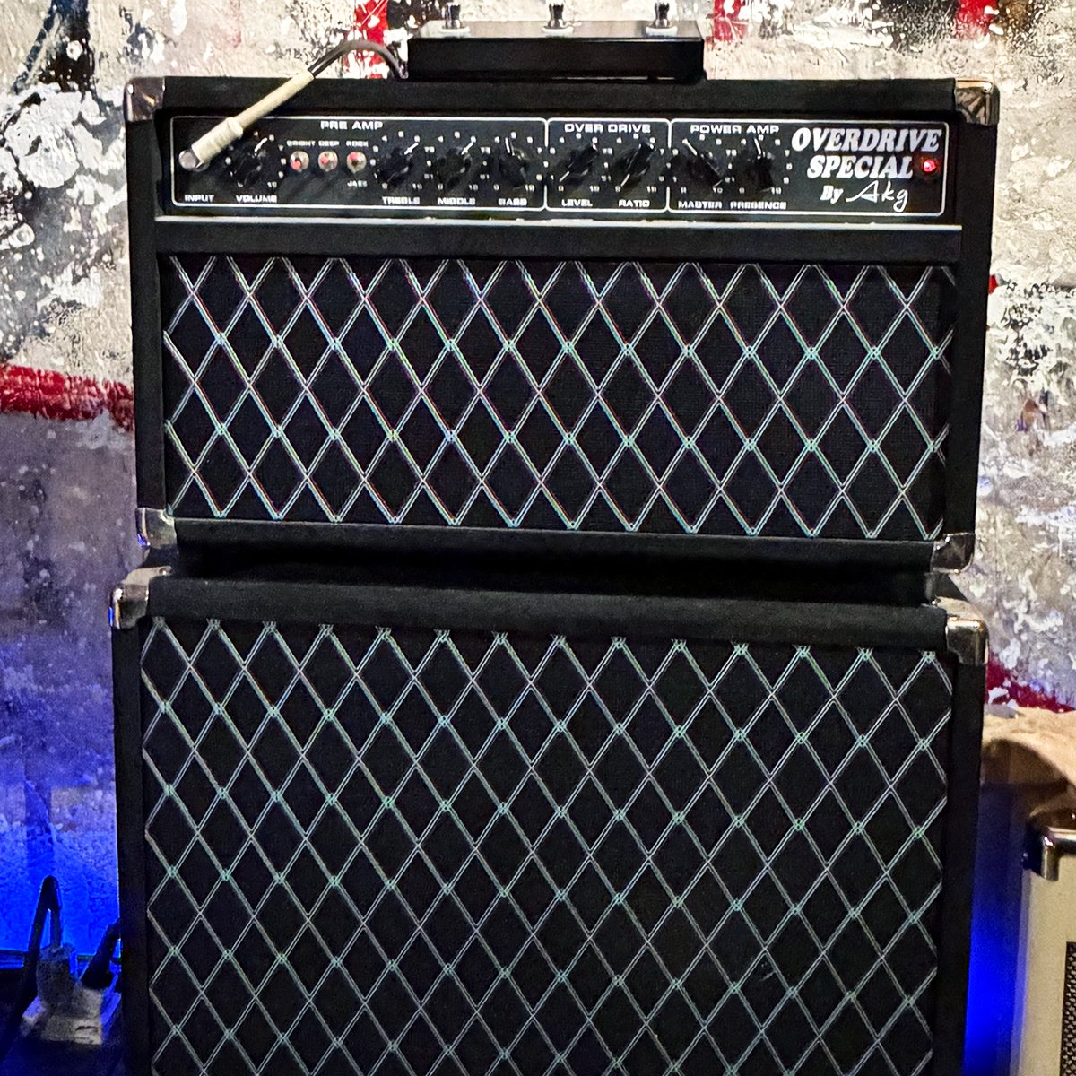 KogalashiSound's tweet photo. 使用されていたアンプはこちら
OVERDRIVE SPECIAL By Akg

OVER DRIVEチャンネルは使わずに、歪みは足元のペダルで作られていました🙂 https://t.co/BtgTlML8us