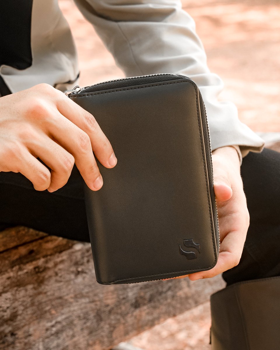shigetsujp's tweet photo. Compact luxury: fits your passport, cards, cash, and travel documents without the bulk✈️
🔍 Kurashiki Passport Holder
𝗖𝗵𝗲𝗰𝗸 𝘂𝘀 𝗵𝗲𝗿𝗲:
https://t.co/2JX0kY83vI
📍Festival Mall, UG West Wing
#Shigetsu #FunctionWithPurpose #ShigetsuPassportHolder https://t.co/5YmgWMMjAp