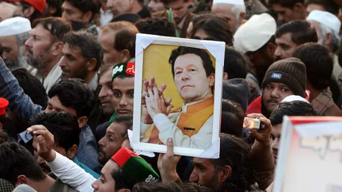 IndiaToday's tweet photo. The alarming report, coming amid persistent - and unverified - rumours about Khan's death, has emerged as a fresh rallying point for his family and his supporters demanding his release. 

It paints a grim picture of the former Pakistani World Cup-winning captain, who has been lodged at the notorious Adiala Jail since August 2023.

Read More: https://t.co/UNhXsARKlV
#ImranKhan #Pakistan #AdialaJail