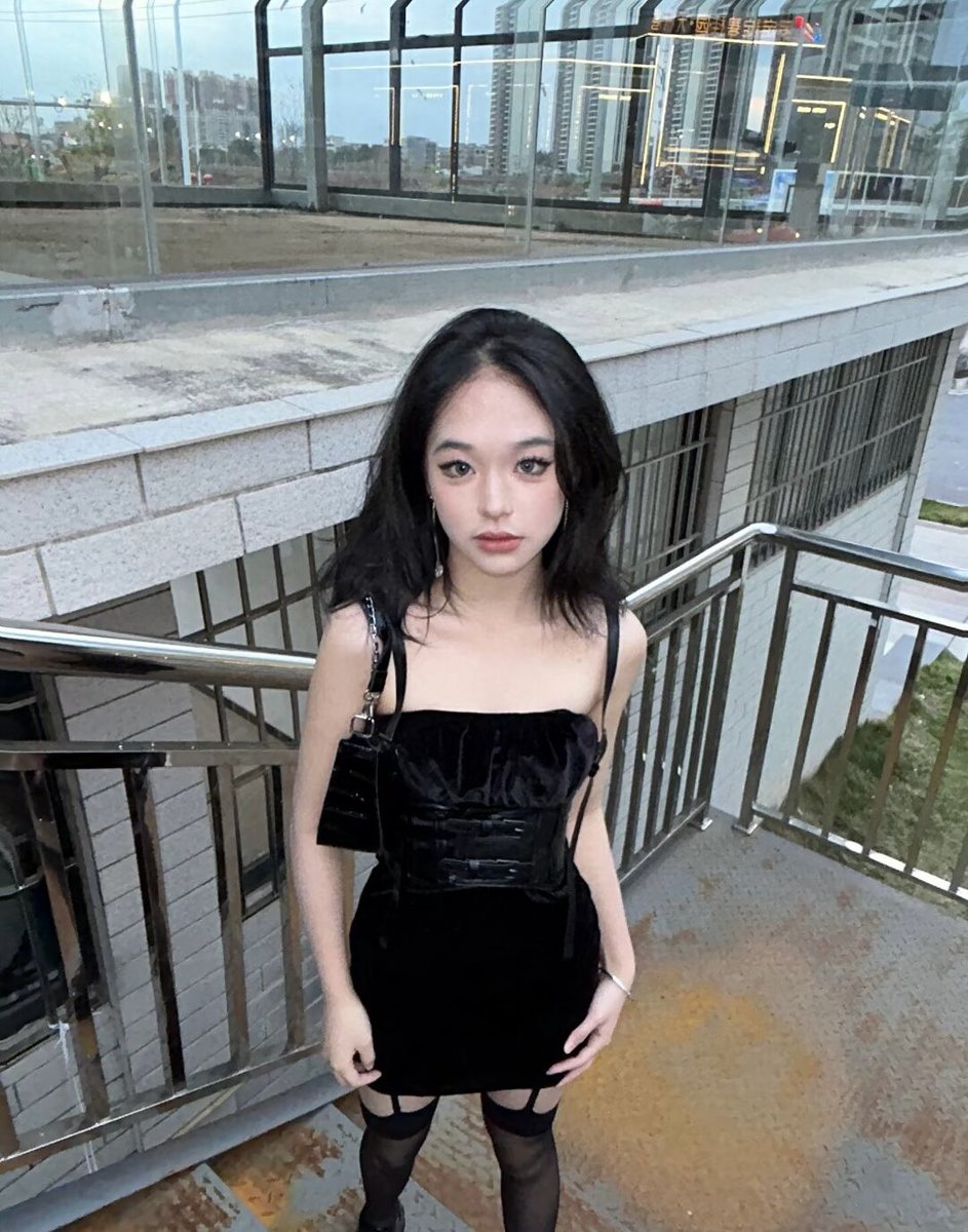 F5tw1q's tweet photo. 今天穿妓女装出门了 羞耻感拉满… https://t.co/gW6LCeRmWH