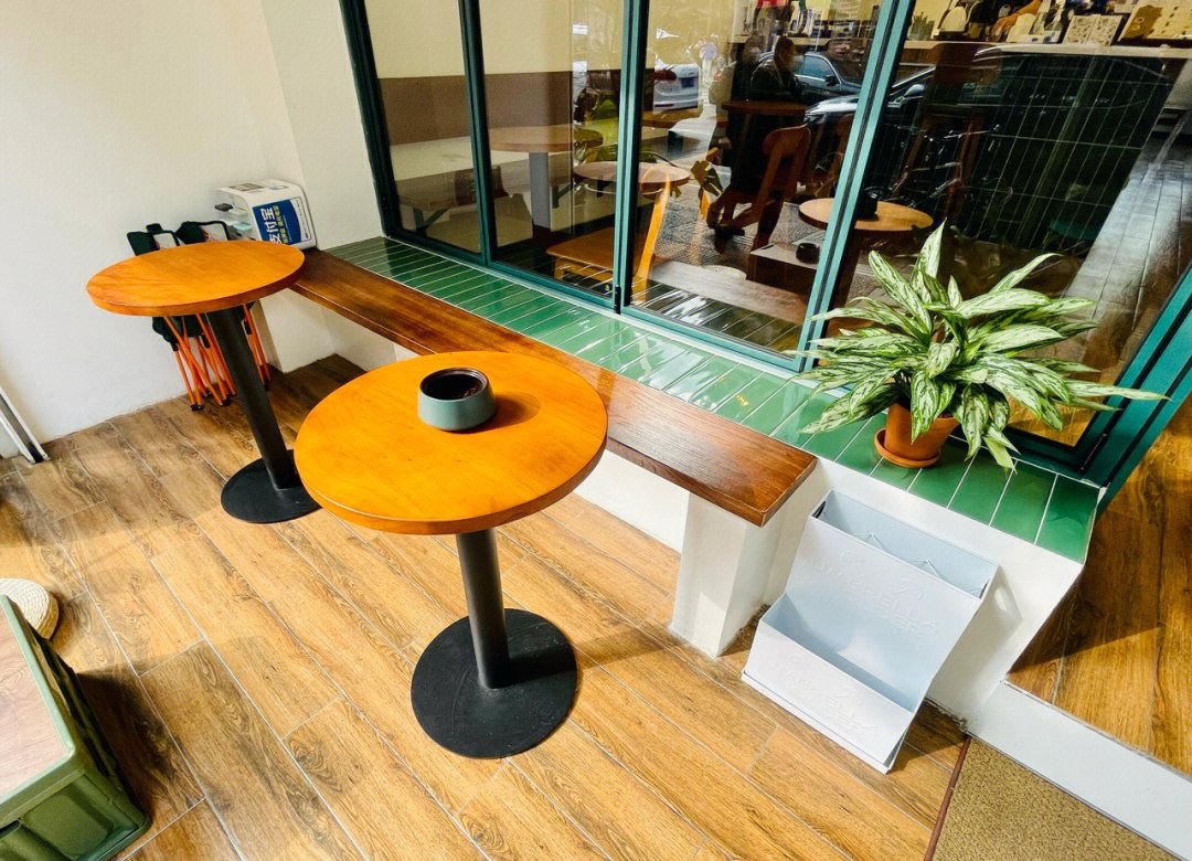 junedoobles's tweet photo. Hey buddy! Caught my favorite coffee spot just in time—saved you a seat at the counter. Come on over, we’ll catch up properly. https://t.co/YtcbLGX0C3