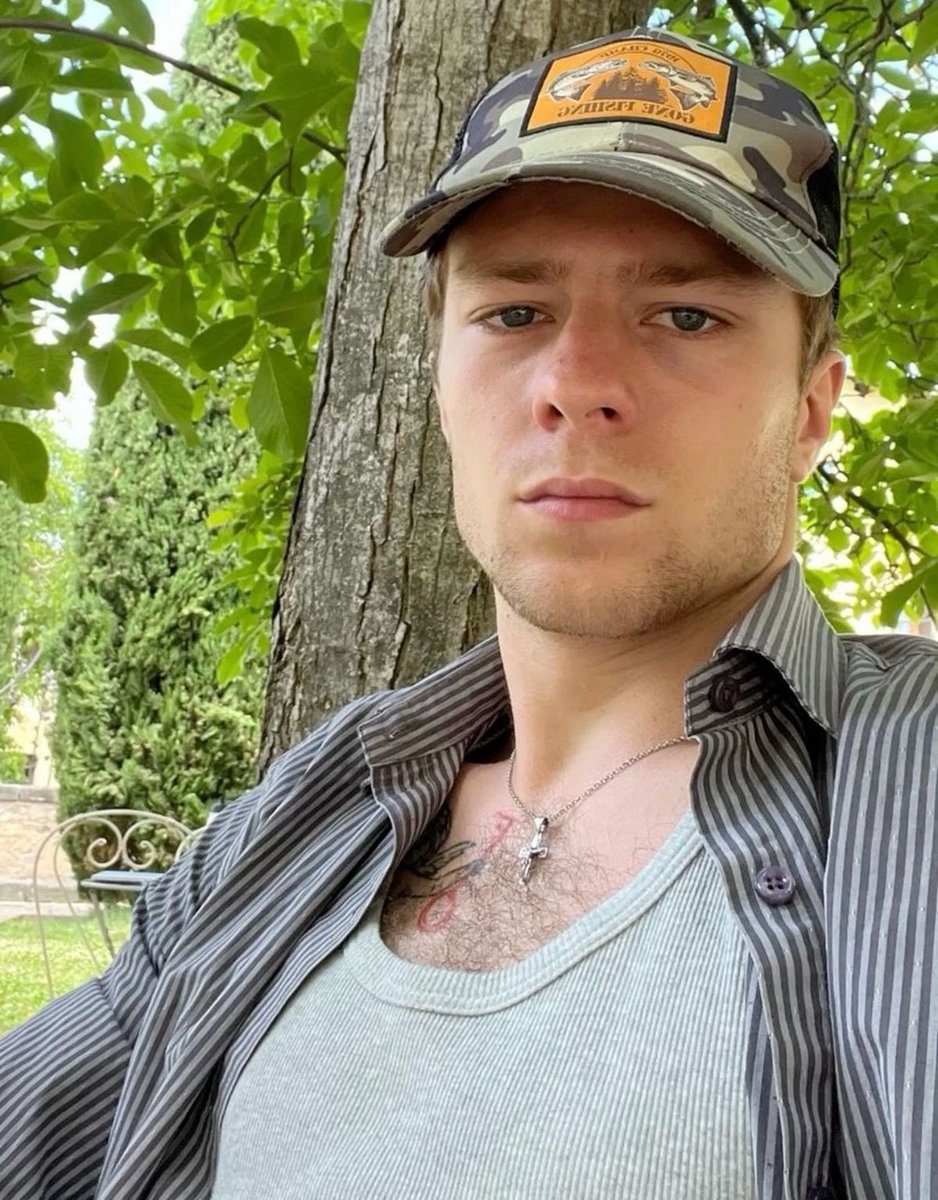 ko6laid's tweet photo. he’s so hot and boyfriend material, we really won https://t.co/TvGsbIhdev