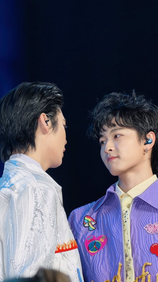 Nfffffz's tweet photo. มองกันอยู่อย่างงน้านนนน🫣🥰
(ทุกรูปที่ลงหลังจากนี้ไม่ใส่ลายน้ำนะคะ 
อนุญาตให้เอาไปใช้ได้คับ)💗

#Duang𝐂oncertDay1 
#Duang𝐆o𝐑ound𝐂oncert 
#theewave #ธีร์เวฟ @tthi_eks @waavetnp https://t.co/YuBqny3Kub
