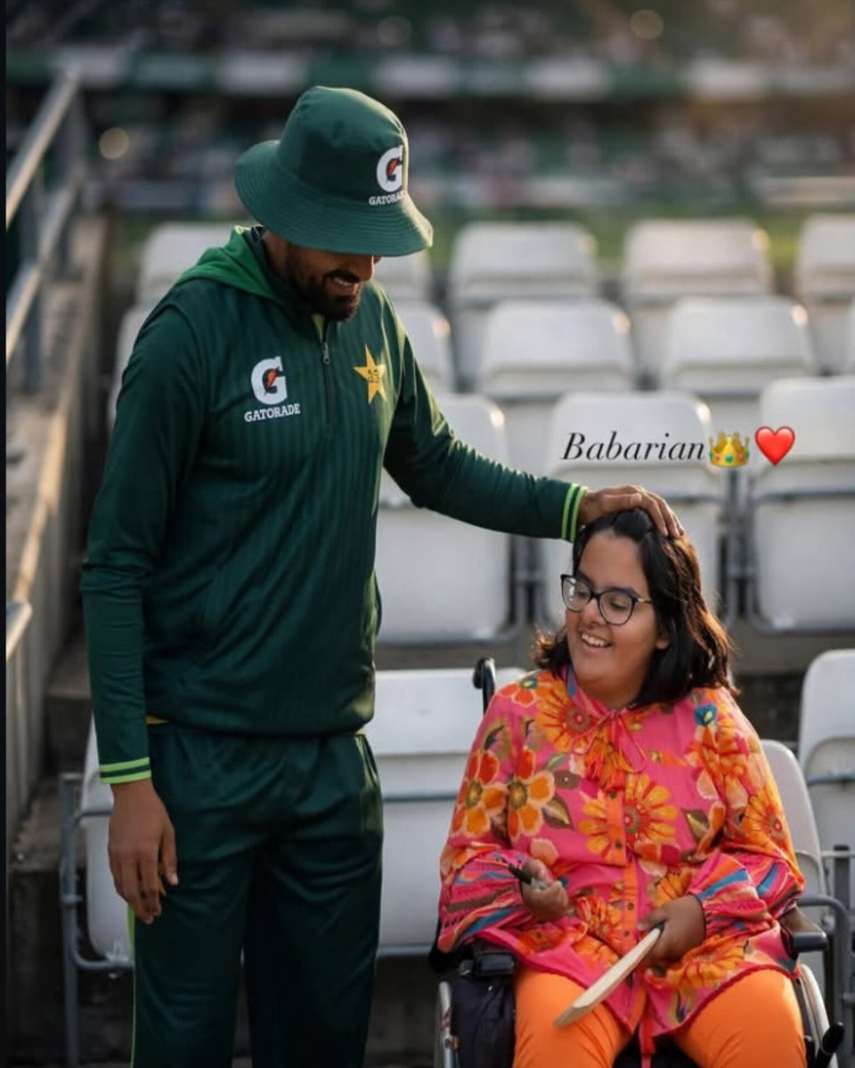 bxbverse_'s tweet photo. Saar pe pyaar denaa is one of the things I love most about him that's how the real gentalmen looks like 

#BabarAzam𓃵 | #BabarAzam https://t.co/A3fmdQmFcR