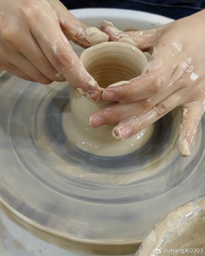 IsisLenvain's tweet photo. Stepped into a tiny pop-up art studio today and let clay guide my hands — shaping what felt like random ideas into something that glows with my own little story. Art isn’t about being perfect, it’s about the messy, warm bits that make it yours.  ， https://t.co/ZIm9dsB8GW