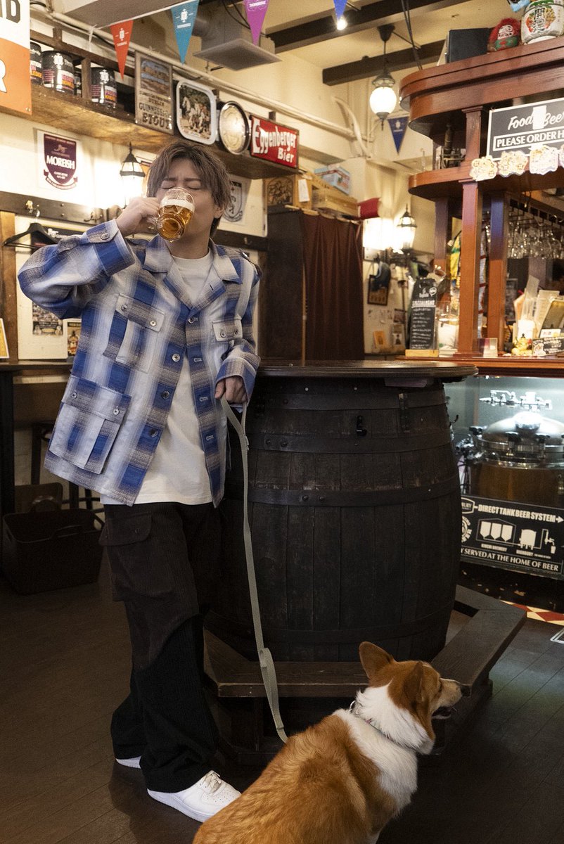TVguidePERSON's tweet photo. 【「木村良平フォトブック『#酒と泪と良平とわんこ』」10/2発売】#TVガイドVOICESTARS で連載中の「酒と泪と良平と」の特別編として、#木村良平 さん(@Ryouhey_Drunk)の愛犬とのフォトブックが制作決定！オール撮り下ろしで木村さんとワンちゃんの日常を記録しました。詳細はhttps://t.co/B9G0fktpor https://t.co/TnmE0sB9R7