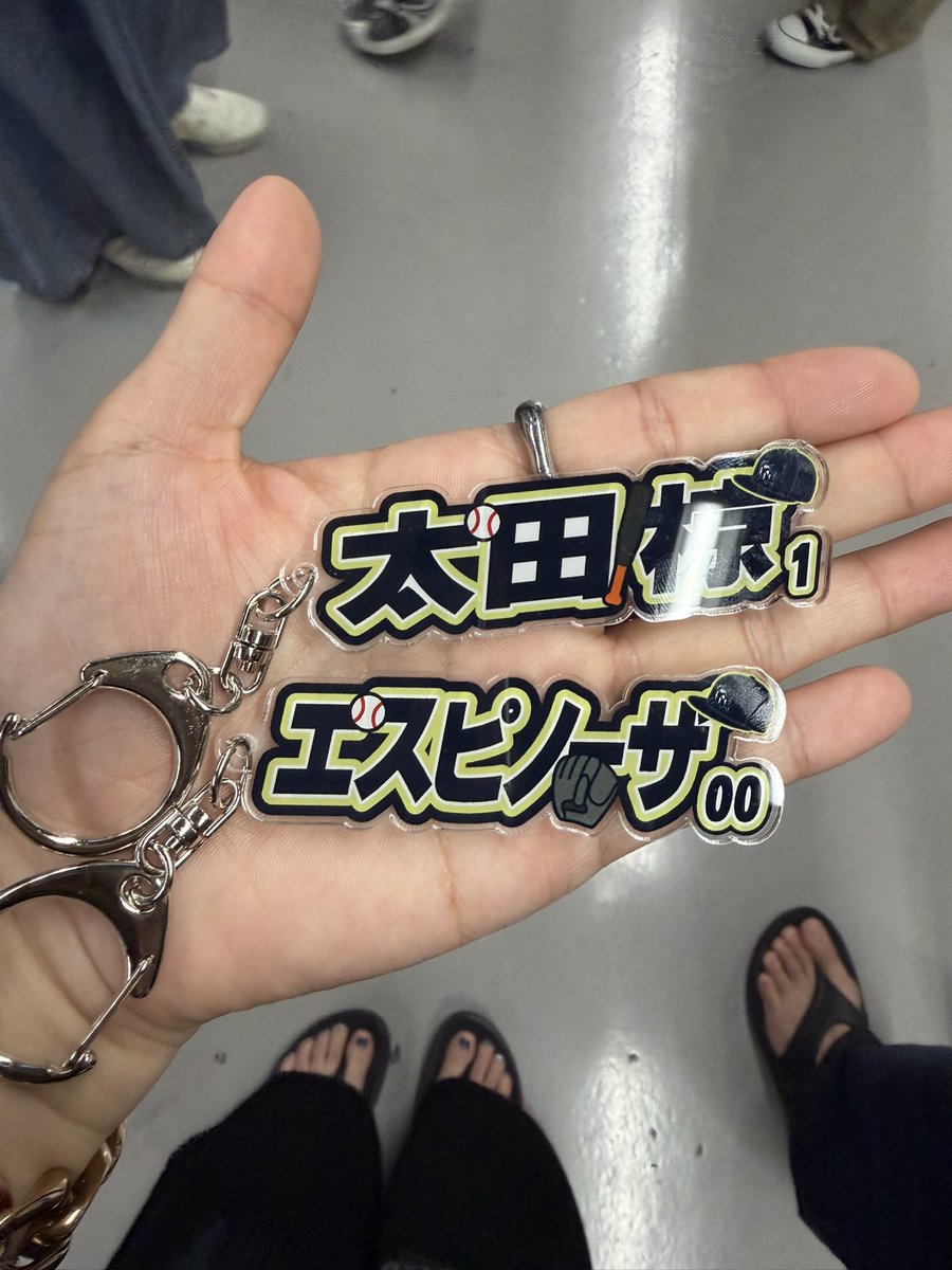 24_Ketaaa67's tweet photo. オリックス　TOKYO アクリルネームキーホルダー　交換

譲▶︎太田椋、エスピノーザ

求▶︎中川圭太or定価買取

本日東京ドーム現地です。 https://t.co/Z0N2YwTfXN