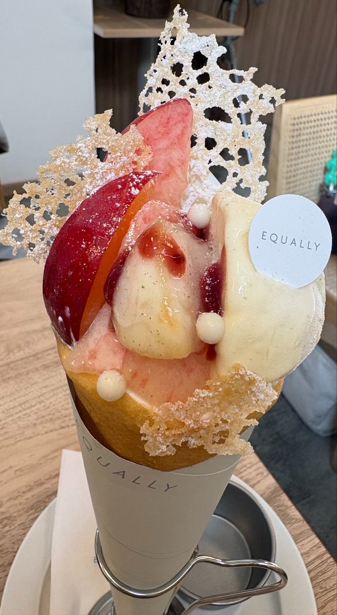 chikachocolat's tweet photo. #イクアリー さんの桃メニュー🍑🍑🍑
🍑 クレープ・ペーシュ・メルバ
🍑季節のショートケーキ(桃)
🍑季節のフルーツタルト(桃)
それぞれ全然違って、どれも美味しかったです😋
昨年いただいた桃のガレットも大変美味しくて記憶に残っています🍑
今年も桃、たくさん食べるぞ!!!
#EQUALLY https://t.co/aWsFOElr3G