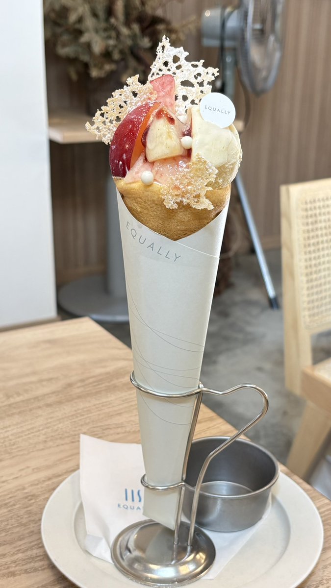 chikachocolat's tweet photo. #イクアリー さんの桃メニュー🍑🍑🍑
🍑 クレープ・ペーシュ・メルバ
🍑季節のショートケーキ(桃)
🍑季節のフルーツタルト(桃)
それぞれ全然違って、どれも美味しかったです😋
昨年いただいた桃のガレットも大変美味しくて記憶に残っています🍑
今年も桃、たくさん食べるぞ!!!
#EQUALLY https://t.co/aWsFOElr3G