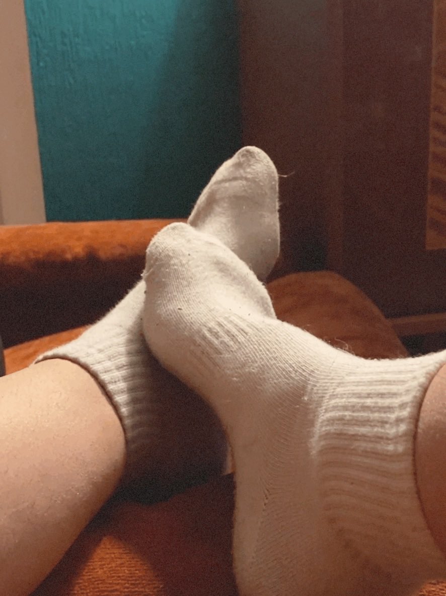 deesseFara's tweet photo. Qui est excité là de bon matin et qui veut faire l’ATM ?😈

#domina #findom #feet #feetfethish #moneyslave #paypig #moneymiss #humanatm #humiliation #soumis https://t.co/n08PWK9JzP