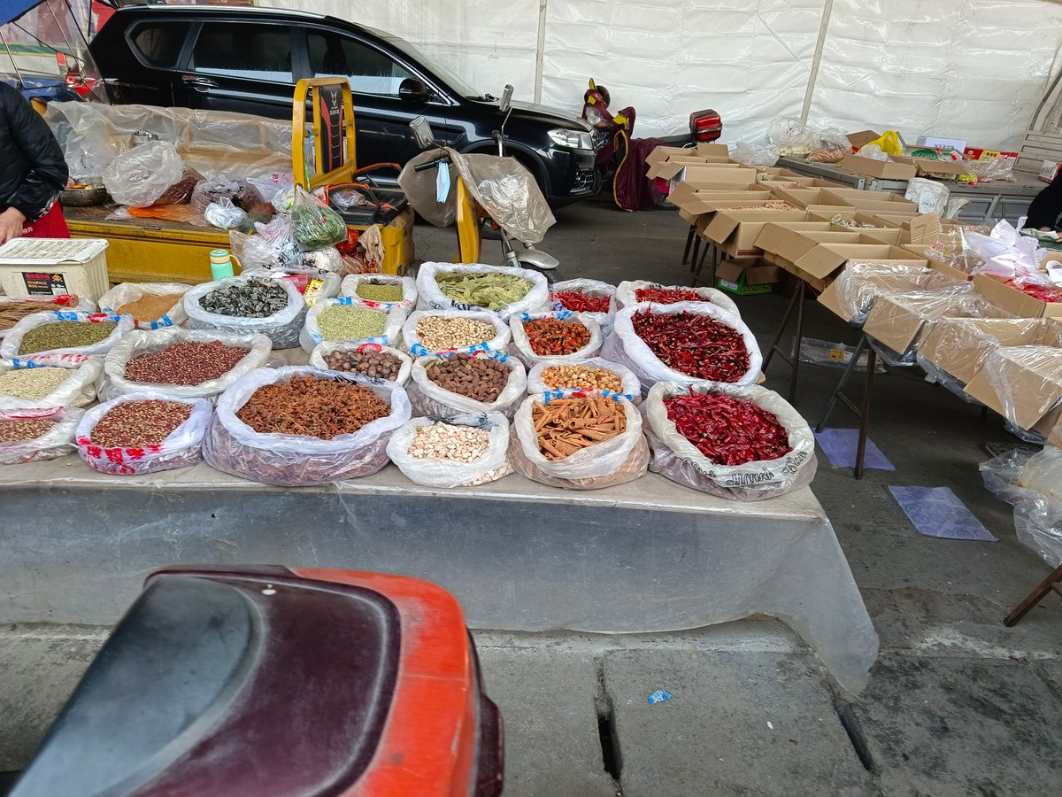 ArthurScha80163's tweet photo. Need fresh, affordable produce for your week’s meals Grab local organic veggies u0026 free-range eggs from the farmers’ market—stock up, cook happy! https://t.co/tsK1md4KqM