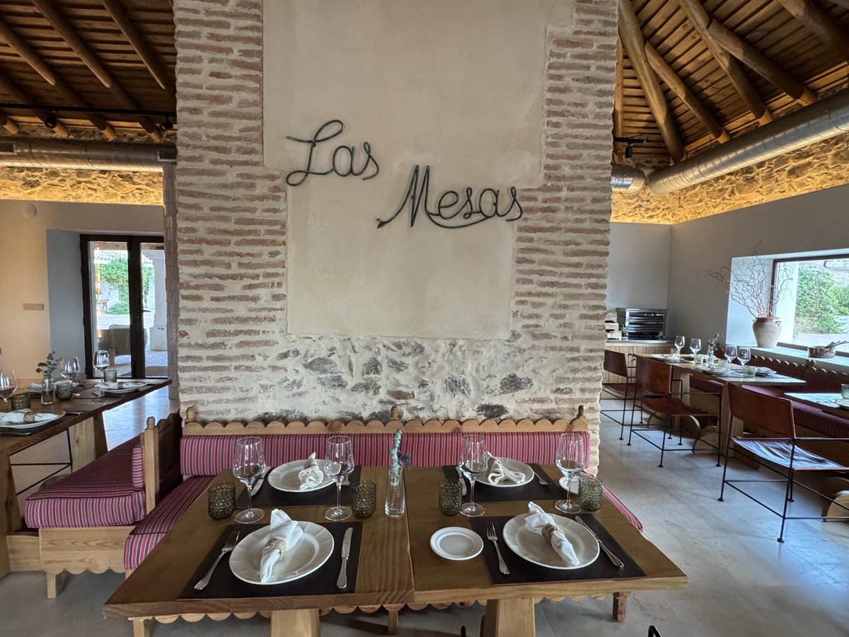 Ext_gastronomia's tweet photo. 🍽️ Las Mesas, el restaurante de La Dehesa de Don Pedro, ofrece una propuesta gastronómica de autor donde el producto, la creatividad y un entorno privilegiado convierten cada comida en una experiencia difícil de olvidar.

📲 Reportaje @GyMbyPepelu 👉https://t.co/0MhfsbileZ https://t.co/QWbz2dlLWU