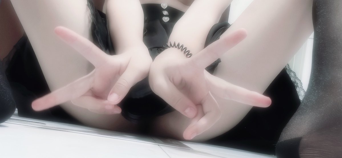 Ma_n0x's tweet photo. 足太いし上着てないのバレちゃう？♡
#エロ垢女子
#エロ垢男子と繋がりたい https://t.co/kOcawtpGeW