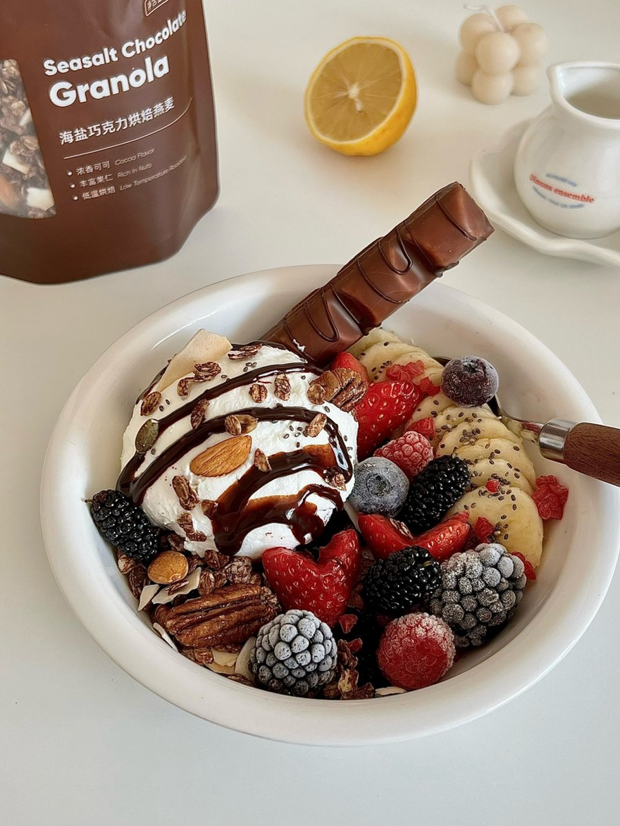 PLagones's tweet photo. [Start the day right with a warm bowl of oatmeal topped with fresh blueberries and a sprinkle of cinnamon—simple, cozy, and full of goodness! ]， https://t.co/udoN7S4N8b