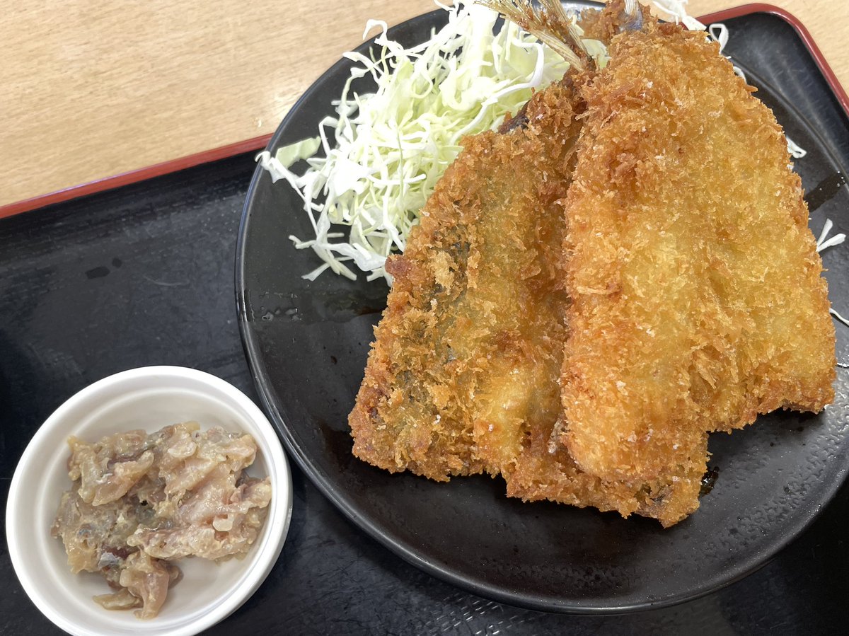 studio_3010's tweet photo. 外房と言えば
アジフライxなめろう付き
(なめろうは思ったより小さかったけど、アジフライはフワフワで美味しかった！) https://t.co/YSLJlxisJ7